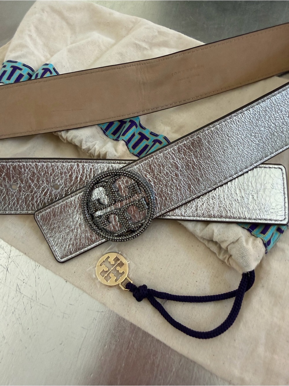 Tory Burch Silver Metallic Logo Belt 1 1/2 inch Size Small - Picture 3 of 7